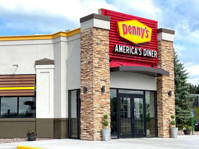 Denny’s restaurant exterior
